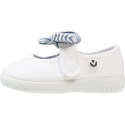 Victoria Shoes LONA PANUELO Baleriny z zapięciem blanco. Białe baleriny dziewczęce marki Victoria Shoes, z materiału. Za 129,00 zł.