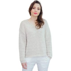 Swetry klasyczne damskie: Sweter w kolorze beżowym