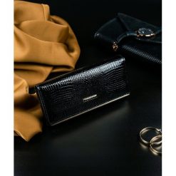 Portfel damski skórzany lakierowany czarny Lorenti - Czarny. Czarne portfele damskie LORENTI, z lakierowanej skóry. Za 79,99 zł.