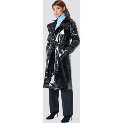 NA-KD Trend Kurtka Patent Long - Black. Czarne kurtki damskie marki NA-KD Trend, w paski, ze skóry, bez kaptura. W wyprzedaży za 242,97 zł.