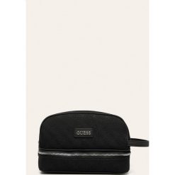 Guess Jeans - Kosmetyczka. Czarne kosmetyczki męskie Guess Jeans, z aplikacjami, z poliesteru. Za 359,90 zł.