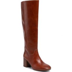 Kozaki VAGABOND - Nicole 4821-001-08 Cinnamon. Pomarańczowe kozaki damskie Vagabond, ze skóry, bez obcasa, na obcasie, bez zapięcia. Za 849,00 zł.