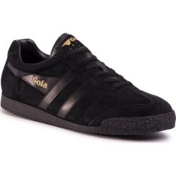 Sneakersy GOLA - Harrier Suede CMA192BI206 Black/Black/Black. Czarne sneakersy męskie Gola, na co dzień, bez wzorów, z zamszu, eleganckie, bez zapięcia. Za 359,00 zł.