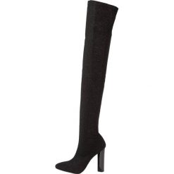 BEBO STELLA Kozaki na obcasie black shimmer. Czarne buty zimowe damskie BEBO, z materiału, na obcasie. W wyprzedaży za 132,30 zł.