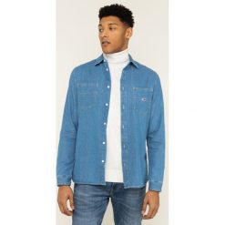 Koszula Tommy Jeans Tjm Denim DM0DM07535. Niebieskie koszule męskie Tommy Jeans, xxl, bez wzorów, z bawełny, casualowe, bez kołnierzyka, bez rękawów. Za 339,00 zł.