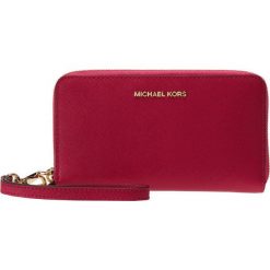 MICHAEL Michael Kors JET SET TRAVEL Portfel ultra pink. Czerwone portfele damskie marki MICHAEL Michael Kors. Za 459,00 zł.