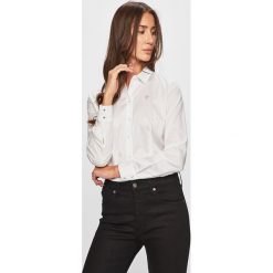 Guess Jeans - Koszula. Białe bluzki damskie s, z aplikacjami, z elastanu, klasyczne. W wyprzedaży za 279,90 zł.