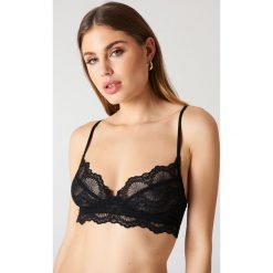 Biustonosze bardotka: NA-KD Lingerie Koronkowy biustonosz z wycinanymi brzegami – Black