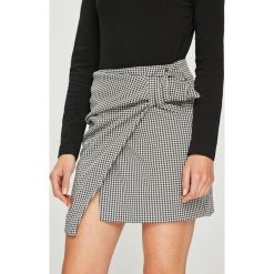 Pepe Jeans - Spódnica Elsa. Czarne spódniczki damskie Pepe Jeans, na co dzień, s, bez wzorów, z elastanu, casualowe, mini, proste. W wyprzedaży za 99,90 zł.