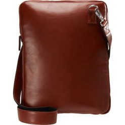 Royal RepubliQ LAPTOP COVER WITH STRAP Torba na laptopa cognac. Brązowe torby na laptopa Royal RepubliQ, bez wzorów. Za 379,00 zł.