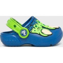 Crocs - Klapki dziecięce. Niebieskie sandały chłopięce Crocs, z materiału, bez zapięcia. Za 129,90 zł.