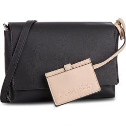 Torebka CALVIN KLEIN - Tack Med Flap Crosbody K60K604818 001. Czarne listonoszki damskie Calvin Klein, ze skóry ekologicznej. Za 399,00 zł.