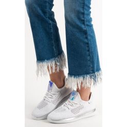 TEKSTYLNE BUTY SPORTOWE. Różowe buty sportowe damskie SHELOVET, bez wzorów, bez zapięcia. Za 69,90 zł.