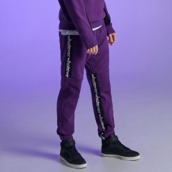 Dresowe joggery z kolekcji Whatever - Fioletowy. Fioletowe joggery męskie marki Cropp, s, z dresówki. Za 119,99 zł.