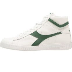 Diadora GAME WAXED Tenisówki i Trampki wysokie white/fogliage. Białe tenisówki damskie Diadora, ze skóry. W wyprzedaży za 359,20 zł.