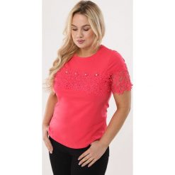 Koralowa Bluzka Atypical. Pomarańczowe bluzki damskie marki Born2be, xl, bez wzorów, z dzianiny, z okrągłym kołnierzem, z krótkim rękawem. Za 49,99 zł.