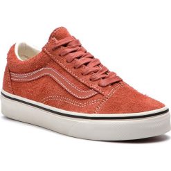 Tenisówki VANS - Old Skool VN0A38G1UNG1 (Hairy Suede) Hot Sauce/S. Czerwone półbuty damskie Vans, bez wzorów, ze skóry, bez obcasa, bez zapięcia. W wyprzedaży za 229,00 zł.