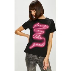 Vero Moda - Top Luren. Szare bluzki damskie marki Vero Moda, s, z nadrukiem, z bawełny, casualowe, z okrągłym kołnierzem, z krótkim rękawem. W wyprzedaży za 69,90 zł.
