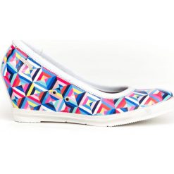 Kolorowe półbuty na koturnie - skóra naturalna - model 024 - kolor kalejdoskop. Szare półbuty damskie Zapato, z nadrukiem, z jeansu, eleganckie, na wysokim obcasie, na platformie, bez zapięcia. W wyprzedaży za 224,25 zł.