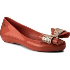 Baleriny ZAXY - Pop Glam II Fem 82299 Red 01606 AA285068 02064. Czerwone baleriny damskie Zaxy, bez wzorów, z tworzywa sztucznego, klasyczne, bez obcasa, na płaskiej podeszwie. W wyprzedaży za 159,00 zł.