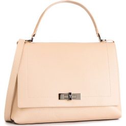 Torebka PATRIZIA PEPE - 2V8516/A4U8-B524 Camel Beige. Brązowe torebki klasyczne damskie marki Patrizia Pepe, bez wzorów, ze skóry, klasyczne, bez dodatków. Za 1739,00 zł.
