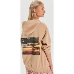 Bluza oversize z kapturem - Beżowy. Brązowe bluzy damskie Cropp, s, bez wzorów, bez rękawów, z kapturem. Za 89,99 zł.