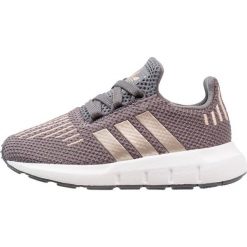 Adidas Originals SWIFT RUN Tenisówki i Trampki grey five/copper metallic/footwear white. Szare tenisówki męskie adidas Originals, z materiału. Za 229,00 zł.