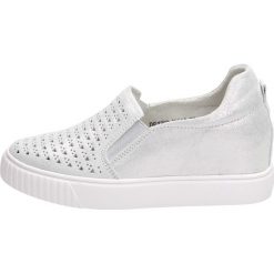 Srebrne sneakersy damskie FILIPPO DP1398 SKÓRA. Szare półbuty damskie FILIPPO, ze skóry. W wyprzedaży za 169,00 zł.