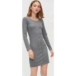 Prążkowana sukienka mini - Szary. Szare sukienki damskie Cropp, s, bez wzorów, prążkowane, bez kołnierzyka, bez rękawów, mini. W wyprzedaży za 47,99 zł.