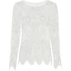 Shirt z koronką bonprix biel wełny. Białe koszulki damskie bonprix, w koronkowe wzory, z wełny, eleganckie, bez kołnierzyka, bez rękawów. Za 109,99 zł.
