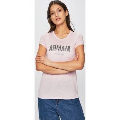 Armani Exchange - Top. Różowe bluzki damskie Armani Exchange, s, z nadrukiem, z wiskozy, z okrągłym kołnierzem, z krótkim rękawem. W wyprzedaży za 139,90 zł.