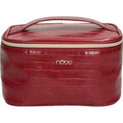 KOSMETYCZKA NOBO - NCOS-I0331-C005 - czerwony - Kosmetyczka. Czerwone kosmetyczki damskie Nobo, bez wzorów. W wyprzedaży za 77,40 zł.