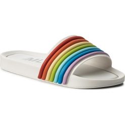 Klapki MELISSA - Beach Slide 3DB Rainbow 32389 White/Rainbow 53303. Białe klapki damskie Melissa, bez wzorów, z tworzywa sztucznego, bez obcasa. W wyprzedaży za 229,00 zł.