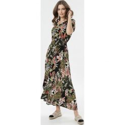 Czarna Sukienka Jenyvianna. Czarne sukienki damskie Born2be, s, bez wzorów, bez kołnierzyka, z krótkim rękawem, krótkie, mini. Za 79,99 zł.