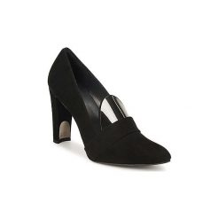 Czółenka Stuart Weitzman UPFRONT. Czarne czółenka damskie marki Stuart Weitzman, bez wzorów, bez obcasa. Za 1351,20 zł.