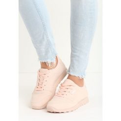 Różowe Buty Sportowe Rising Day. Czerwone buty sportowe damskie marki KALENJI, z gumy. Za 49,99 zł.