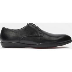 Czarne półbuty męskie. Czarne półbuty męskie Kazar, bez wzorów, ze skóry, eleganckie, bez zapięcia. Za 449,00 zł.