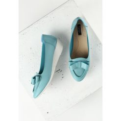 Niebieskie Koturny Penumbra. Niebieskie buty ślubne damskie marki Born2be, z materiału, na wysokim obcasie, na koturnie. Za 59,99 zł.