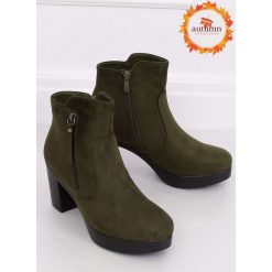 Botki na obcasie zielone 8B882 GREEN. Zielone botki damskie obuwie damskie, z zamszu, klasyczne, bez obcasa, na obcasie, na zamek. Za 113,61 zł.