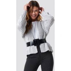 NA-KD Sweter z grubym splotem - Grey. Szare swetry klasyczne damskie NA-KD, ze splotem. Za 242,95 zł.