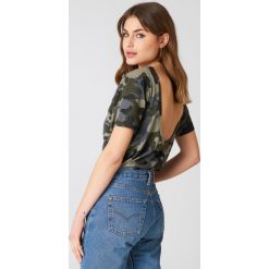 T-shirty damskie: NA-KD Trend T-shirt moro z dekoltem na plecach – Green,Multicolor