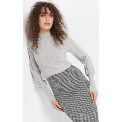 Sweter z widocznym splotem. Szare swetry klasyczne damskie Orsay, m, z dzianiny. Za 99,99 zł.