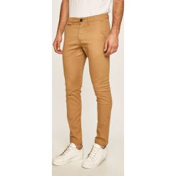 Produkt by Jack & Jones - Spodnie. Spodnie męskie PRODUKT by Jack & Jones, na co dzień, l, bez wzorów, z elastanu. W wyprzedaży za 89,90 zł.