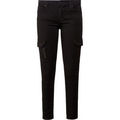 True Religion Bojówki black. Czarne spodnie damskie marki True Religion, z elastanu. Za 929,00 zł.