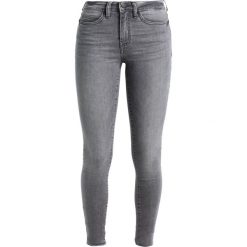 Boyfriendy damskie: Noisy May NMLUCY Jeans Skinny Fit light grey denim