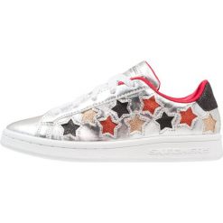 Skechers OMNE Tenisówki i Trampki silver/multicolor. Szare trampki dziewczęce Skechers, z materiału. Za 199,00 zł.