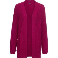 Sweter bez zapięcia, w warkocze bonprix fuksja. Różowe swetry damskie bonprix, na zimę, bez wzorów, bez rękawów, długie, bez kaptura. Za 49,99 zł.