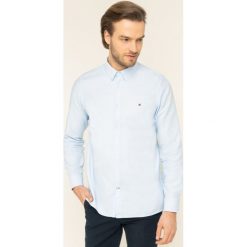 Koszula TOMMY HILFIGER Classic Dobby Shirt MW0MW10721. Niebieskie koszule męskie TOMMY HILFIGER, xl, bez wzorów, z bawełny, casualowe, bez kołnierzyka, bez rękawów. W wyprzedaży za 199,00 zł.