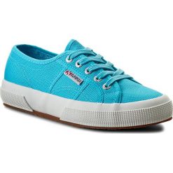 Tenisówki SUPERGA - 2750 Cotu Classic S000010 Turquoise C56. Niebieskie półbuty damskie Superga, na co dzień, bez wzorów, z gumy, bez obcasa, na płaskiej podeszwie, bez zapięcia. W wyprzedaży za 169,00 zł.