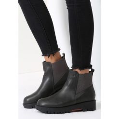 Szare Botki Wonderful World. Szare botki damskie vices, za kostkę, na niskim obcasie, na płaskiej podeszwie, bez zapięcia. Za 79,99 zł.
